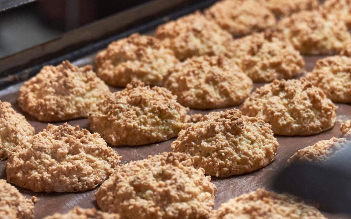 Pastisets de boniato, almendrados y rollets de anís