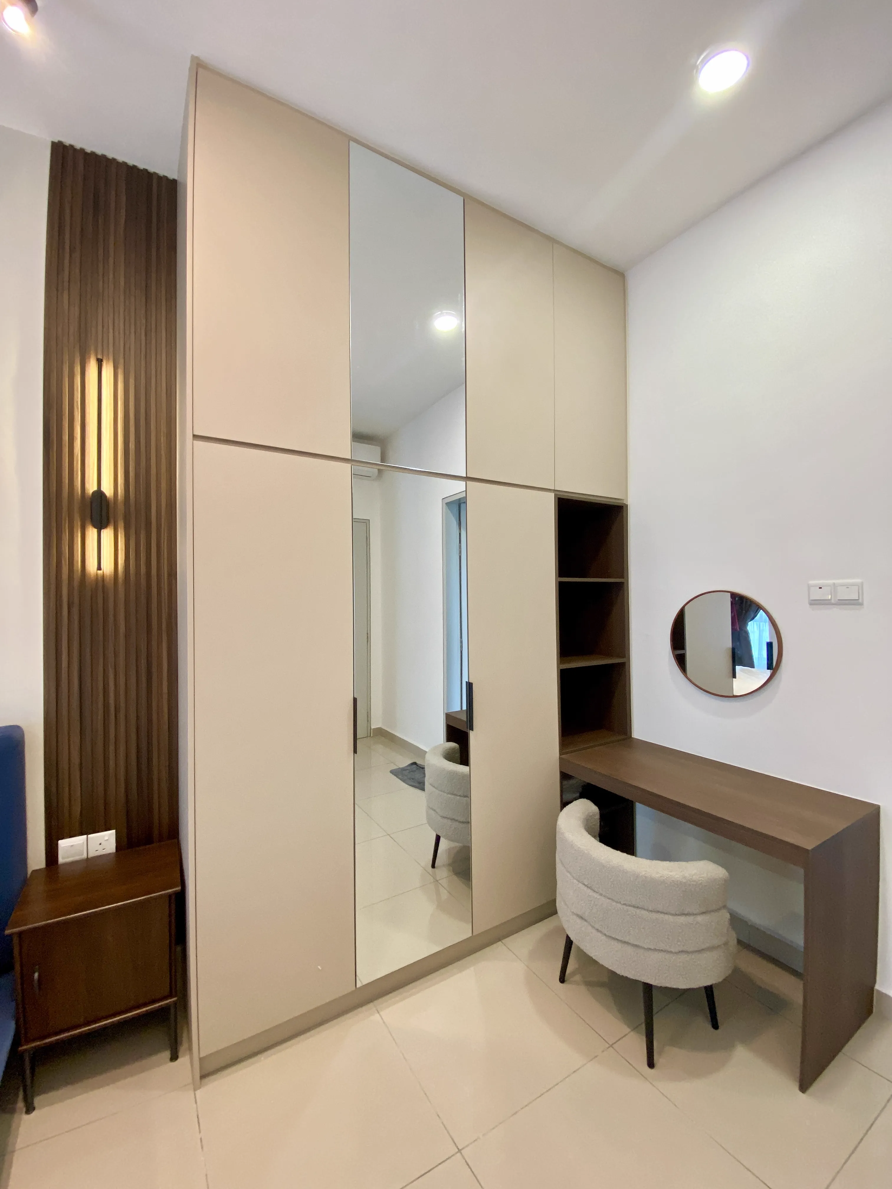 Vanity & Integrated Wardrobe