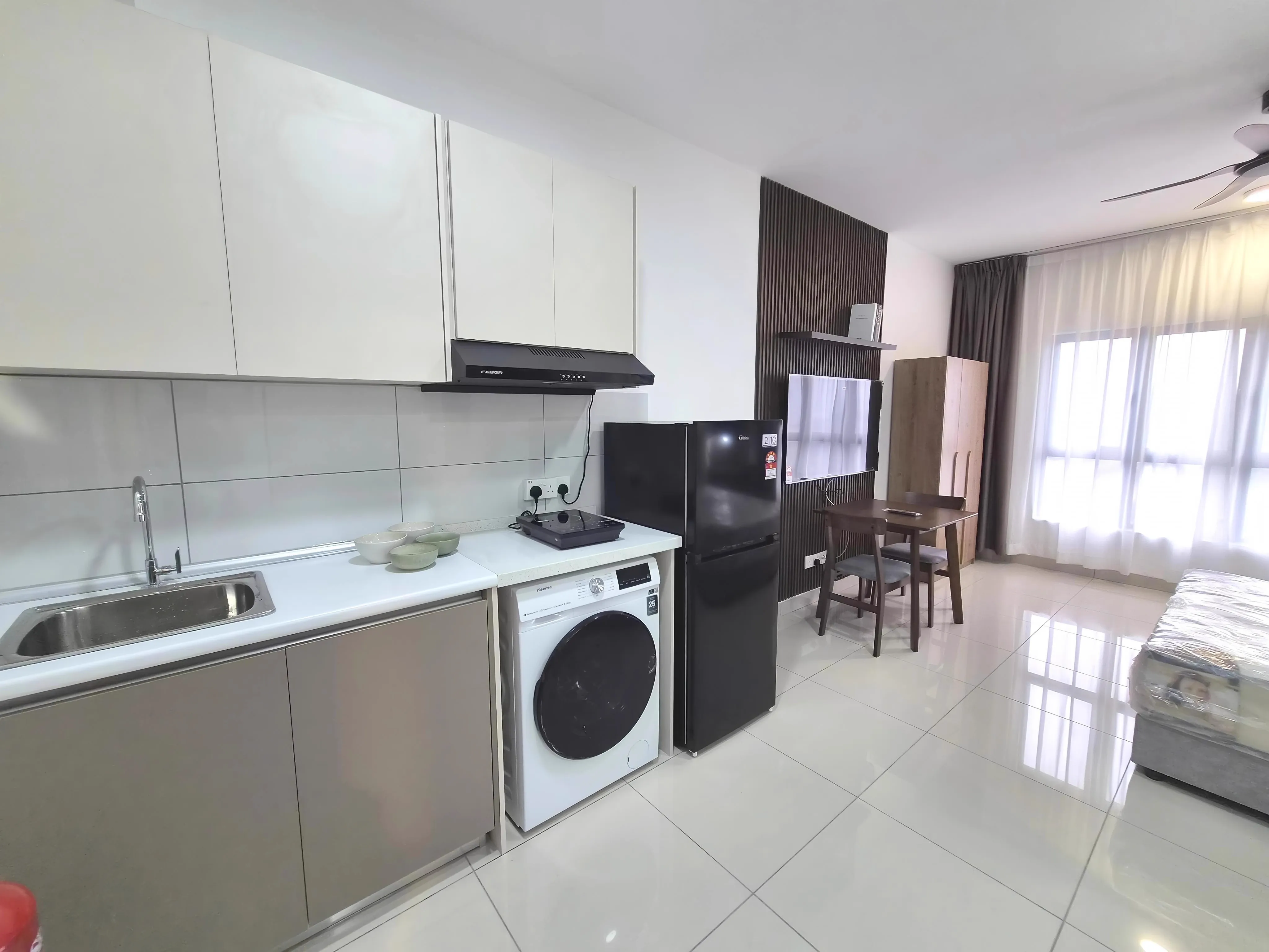Kitchenette & Laundry