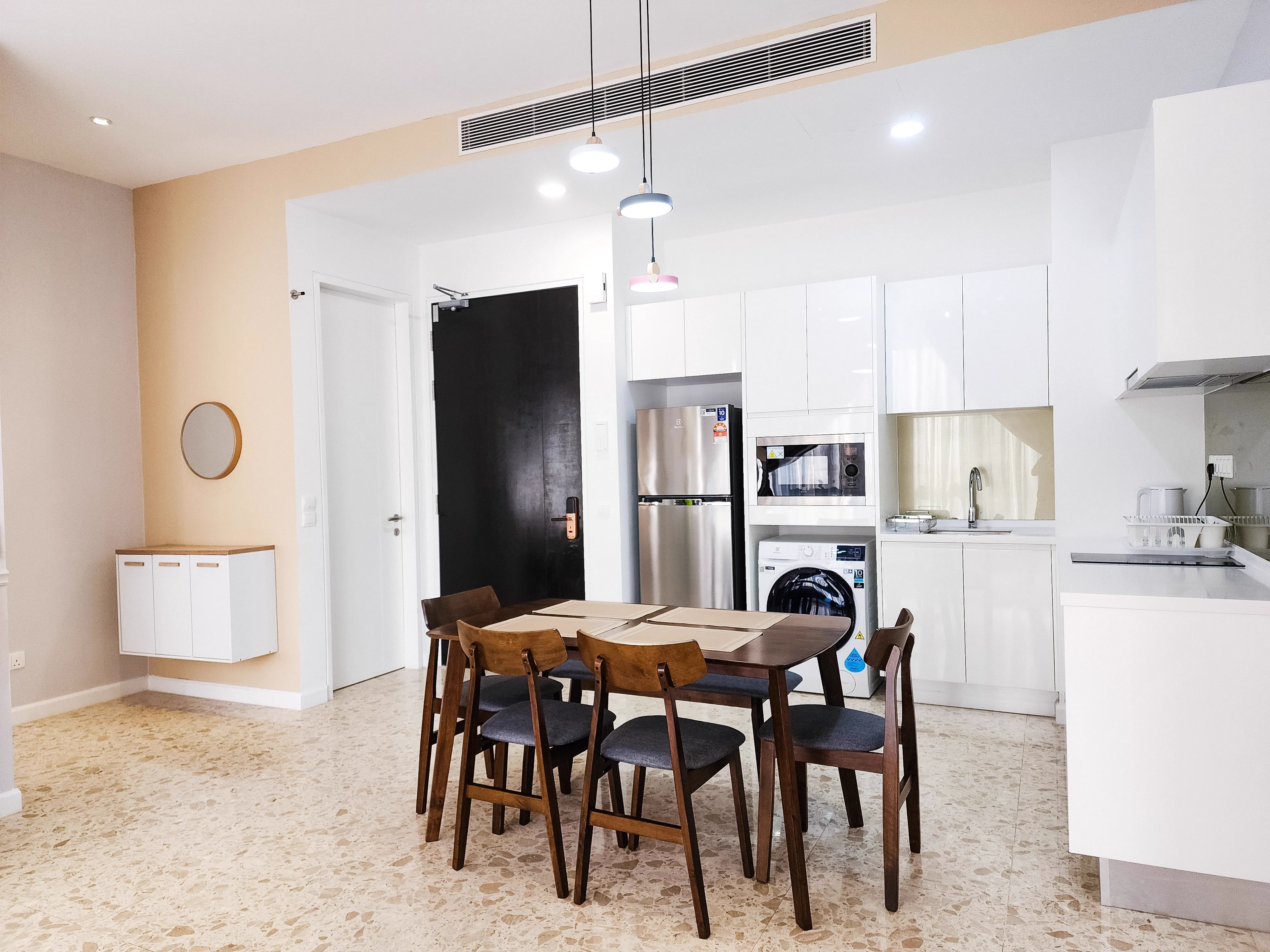 Dining & Kitchen