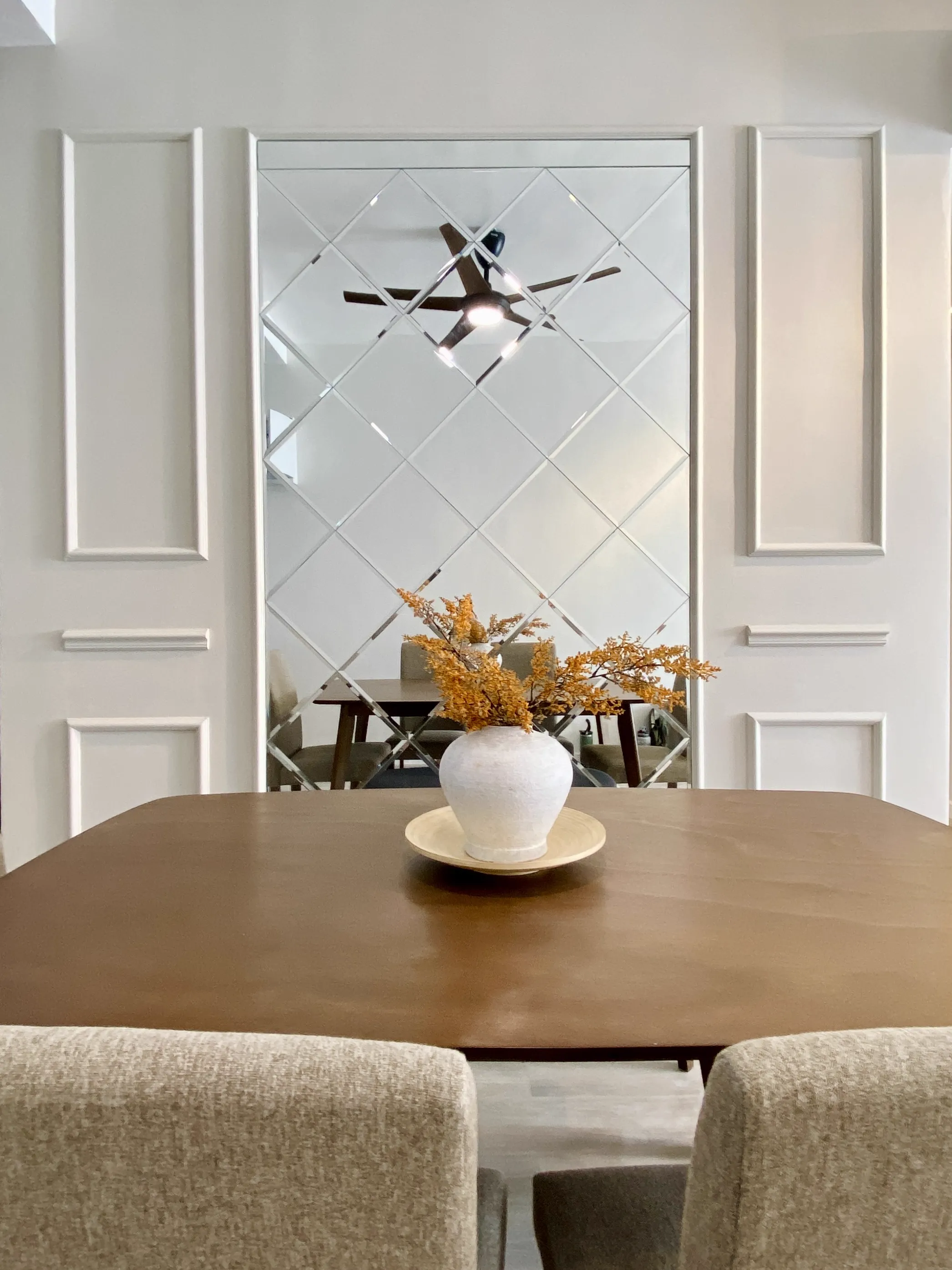 Dining Area & Mirror