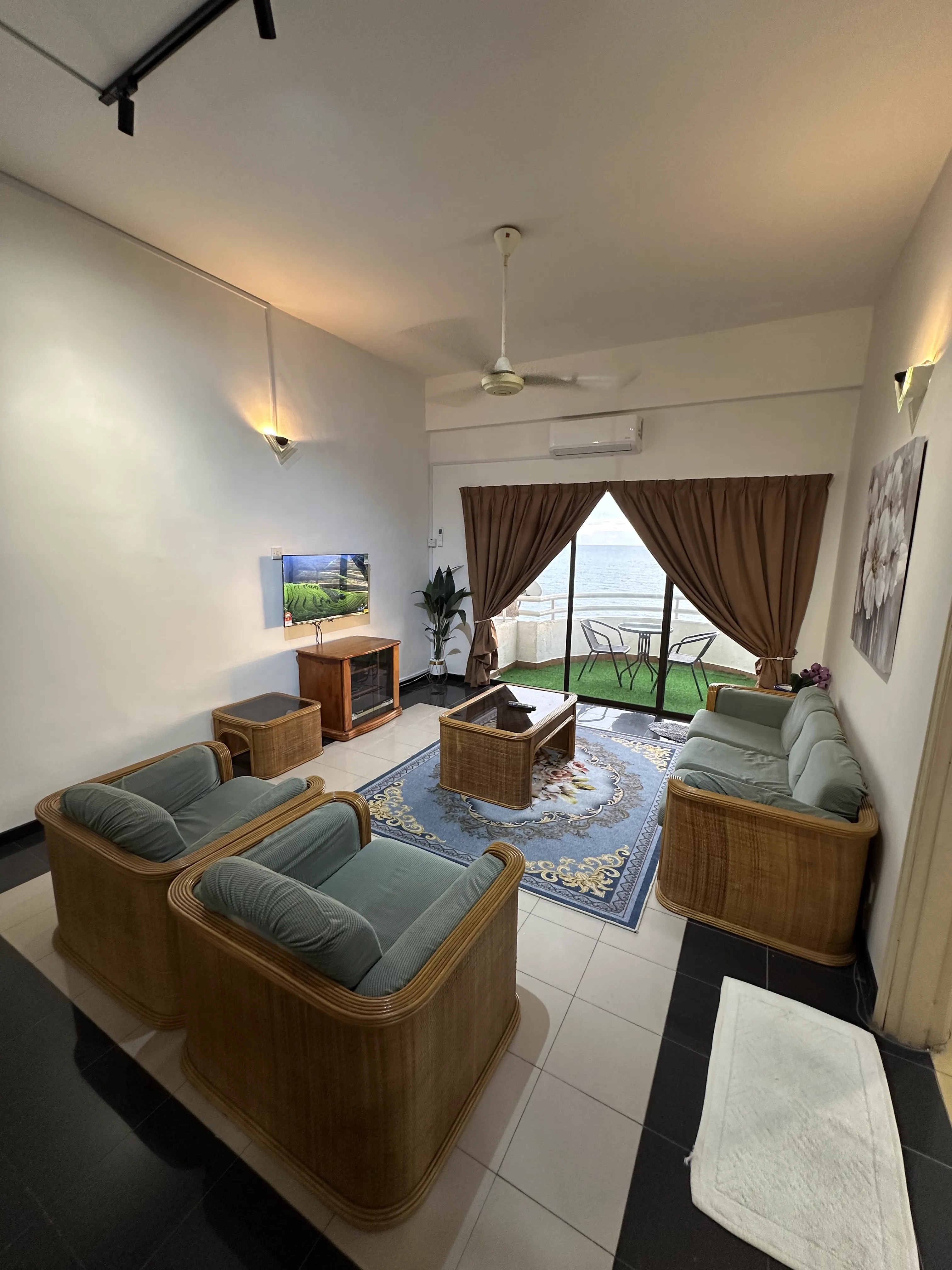 Living Area & Balcony
