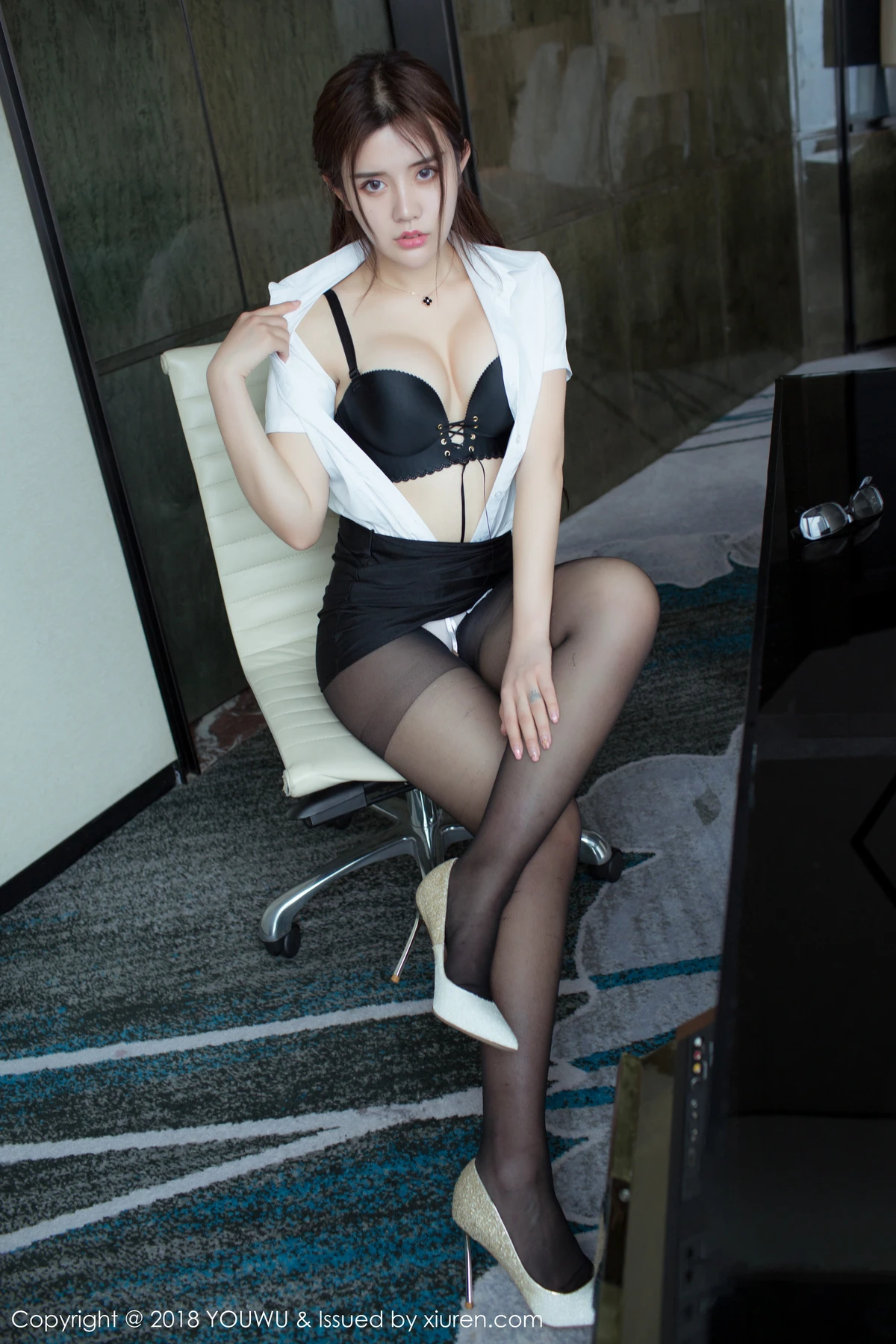 YouWu尤物馆 Vol.081_嫩模兔子Nina职场OL白寸衫配黑丝裤袜秀性感内衣诱惑写真42P - 7