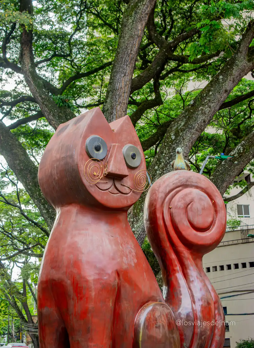 Estátua parque do gato