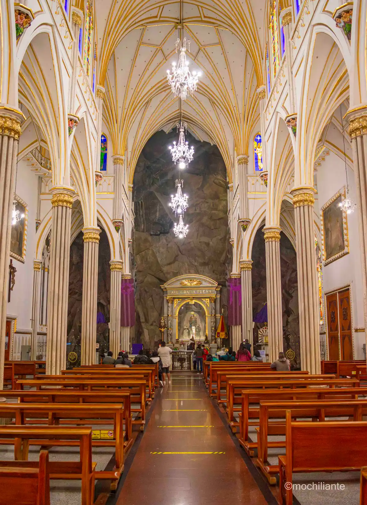 Interior iglesia Las Lajas