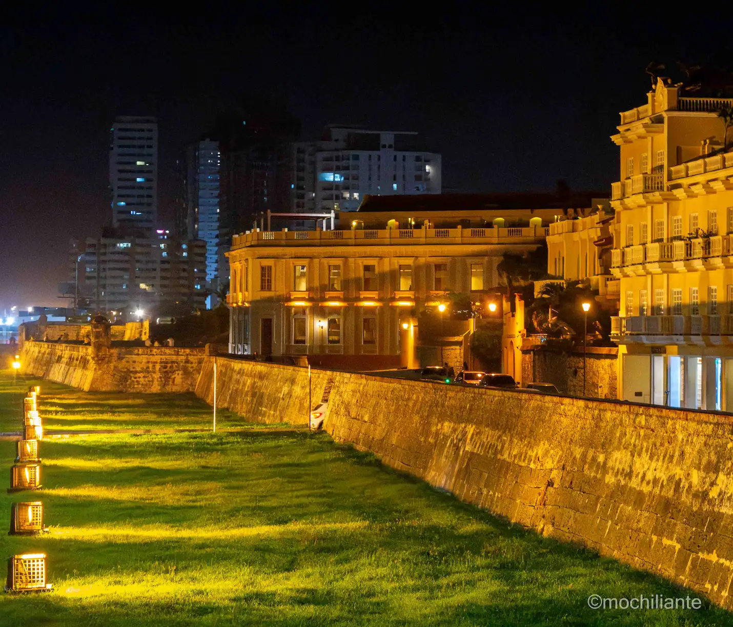 Muralla Cartagena noche