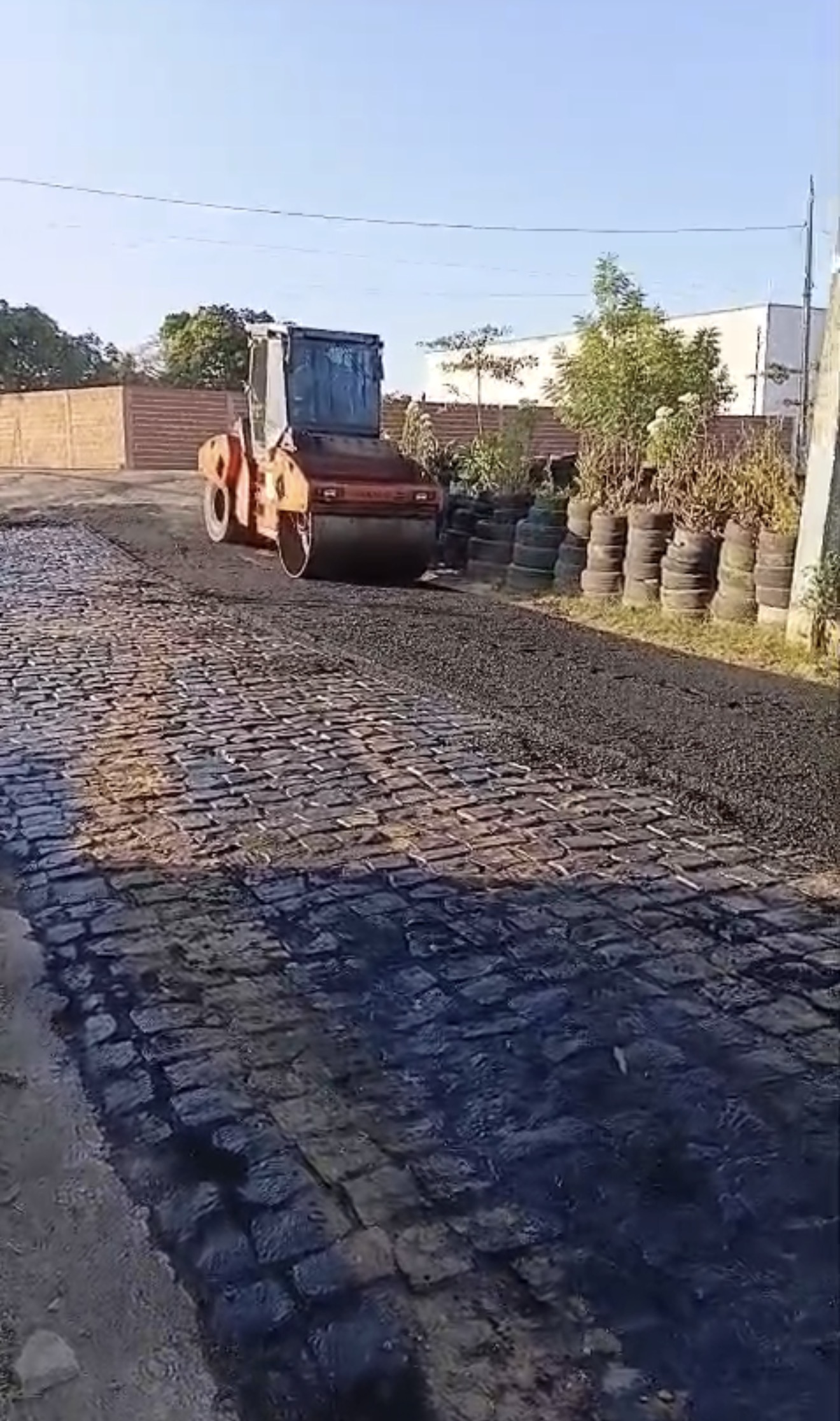Asfaltamento no Mocambinho é iniciado com apoio de Alceonira Belchior e lideranças políticas pelo OPA.