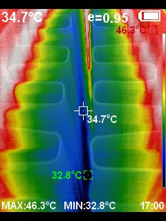 Thermografie Heizkörper Lamellen bei 30 % Lüfterleistung