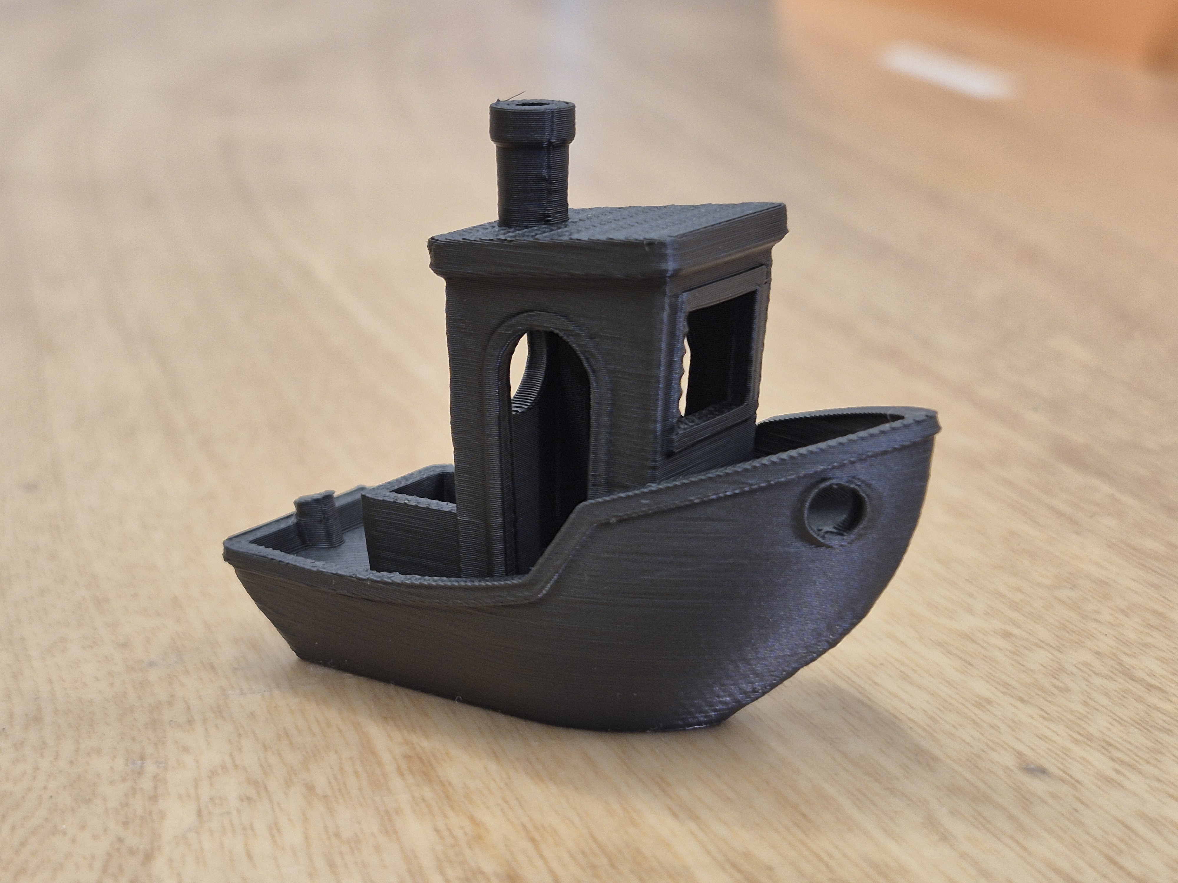 Benchy impreso en PLA Turbo Fill3D — referencia de resultado bien calibrado