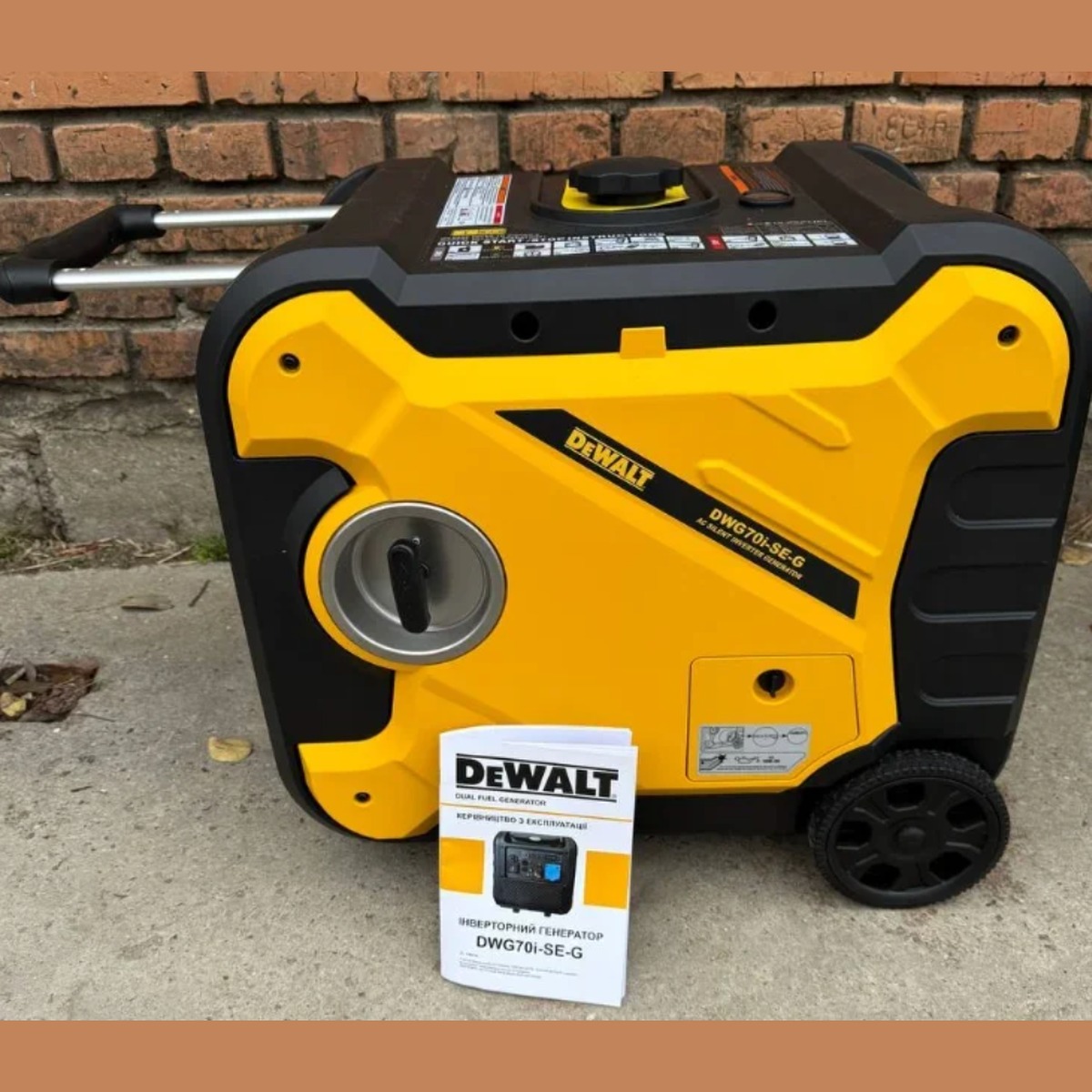Генератор DeWalt 7 кВт двухтопливный инверторный газ и бензин, электростартер, разъем ATS, выходы 12 В и USB для частного дома и дачи