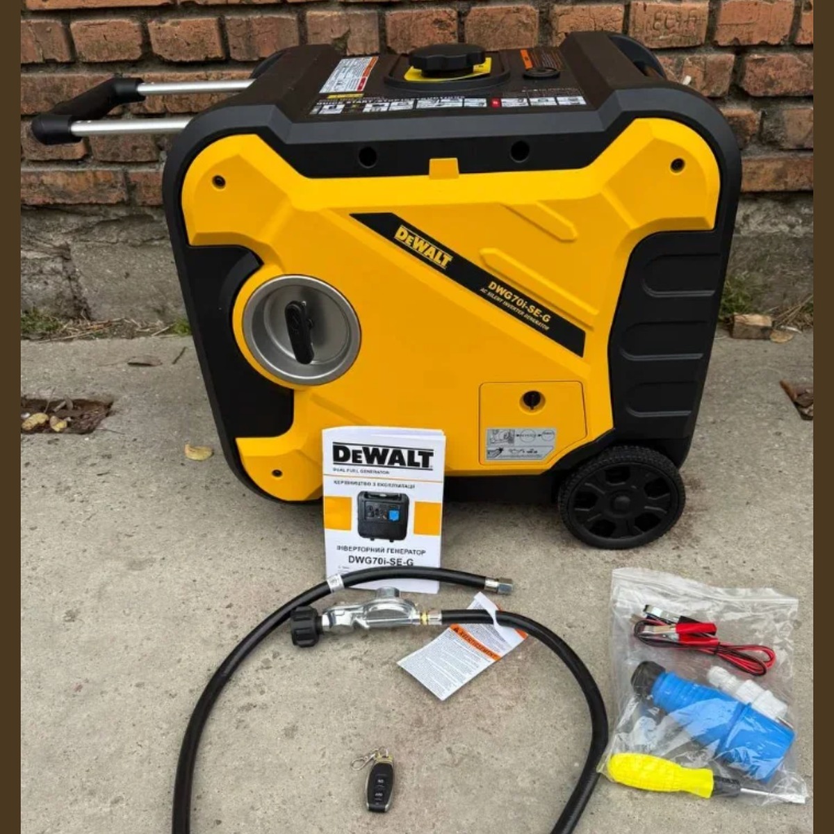 Генератор DeWalt 7 кВт двухтопливный инверторный газ и бензин, электростартер, разъем ATS, выходы 12 В и USB для частного дома и дачи