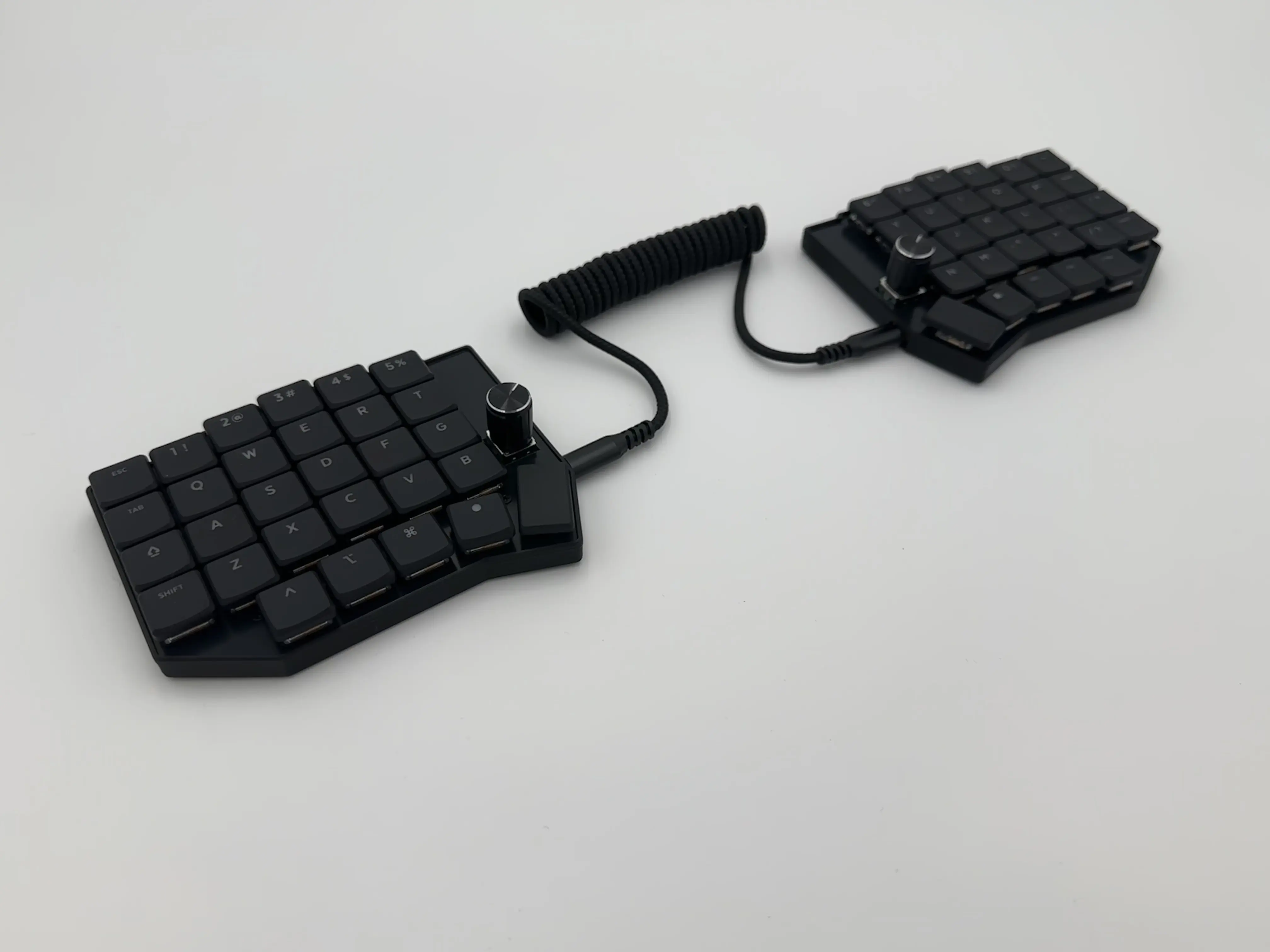 Mechanical keyboard enthusiasts, have you ever ordered from keebart.com? Based in Germany