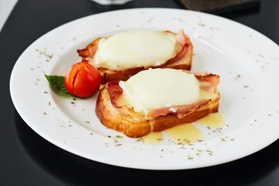 Eggs Benedict
