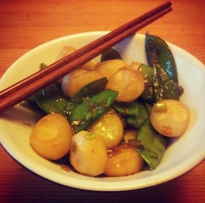 Stir Fried Mange Tout with Waterchestnuts