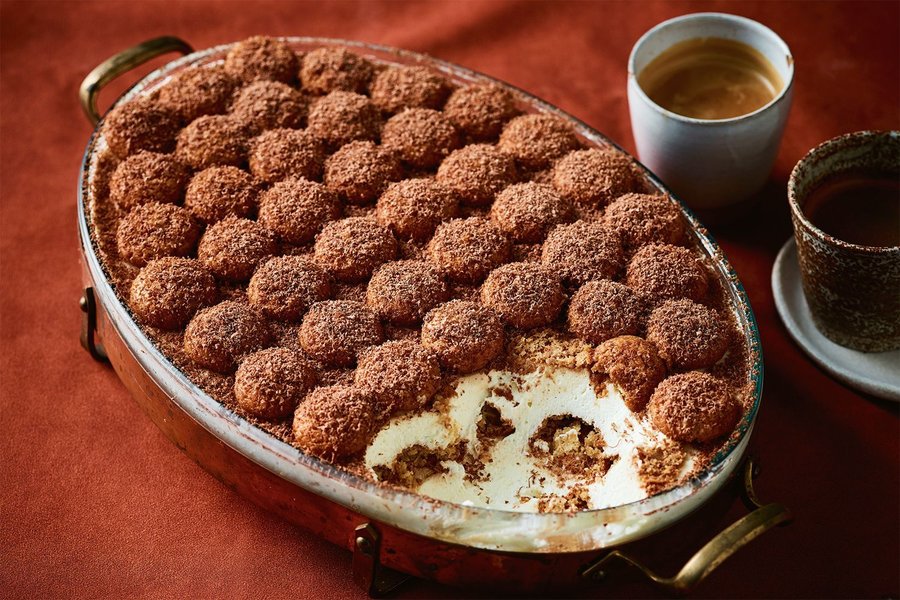 Tiramisu with Amaretto and Cream