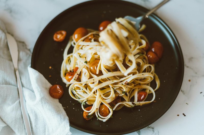 Linguine with Cherry Tomatoes, Pancetta, and White Wine