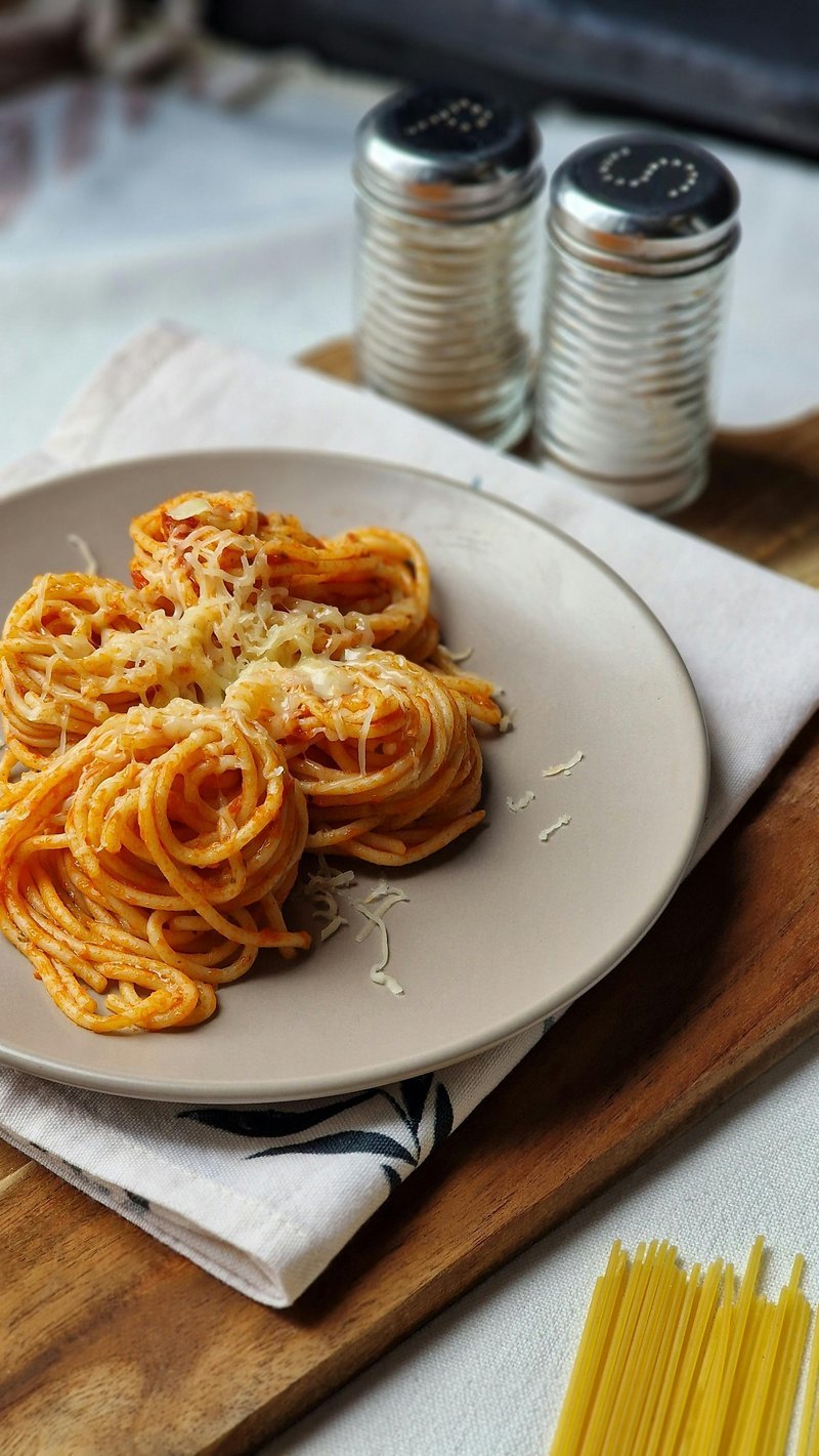 Spaghetti with Ricotta Cheese and Toasted Pine Nuts
