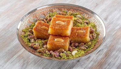 Kalb El-Louz (Almond-Semolina Cake)