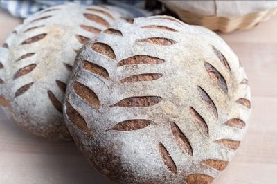 Scoring and Oven Spring