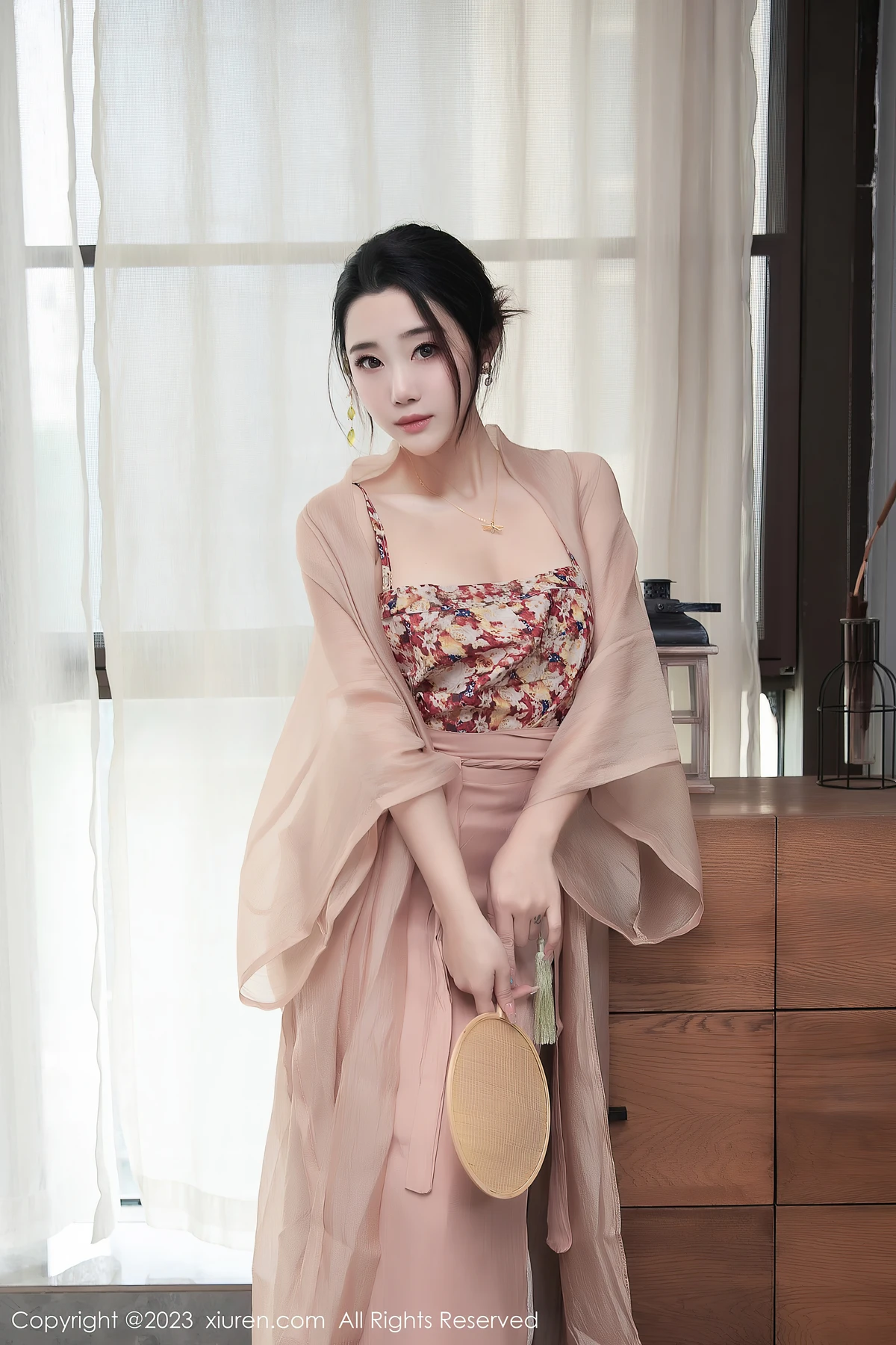 XiuRen No.6457 严利娅Yuliya：浅暖古风汉服藏娇态，104张图戳中女生美拍欲 - 1