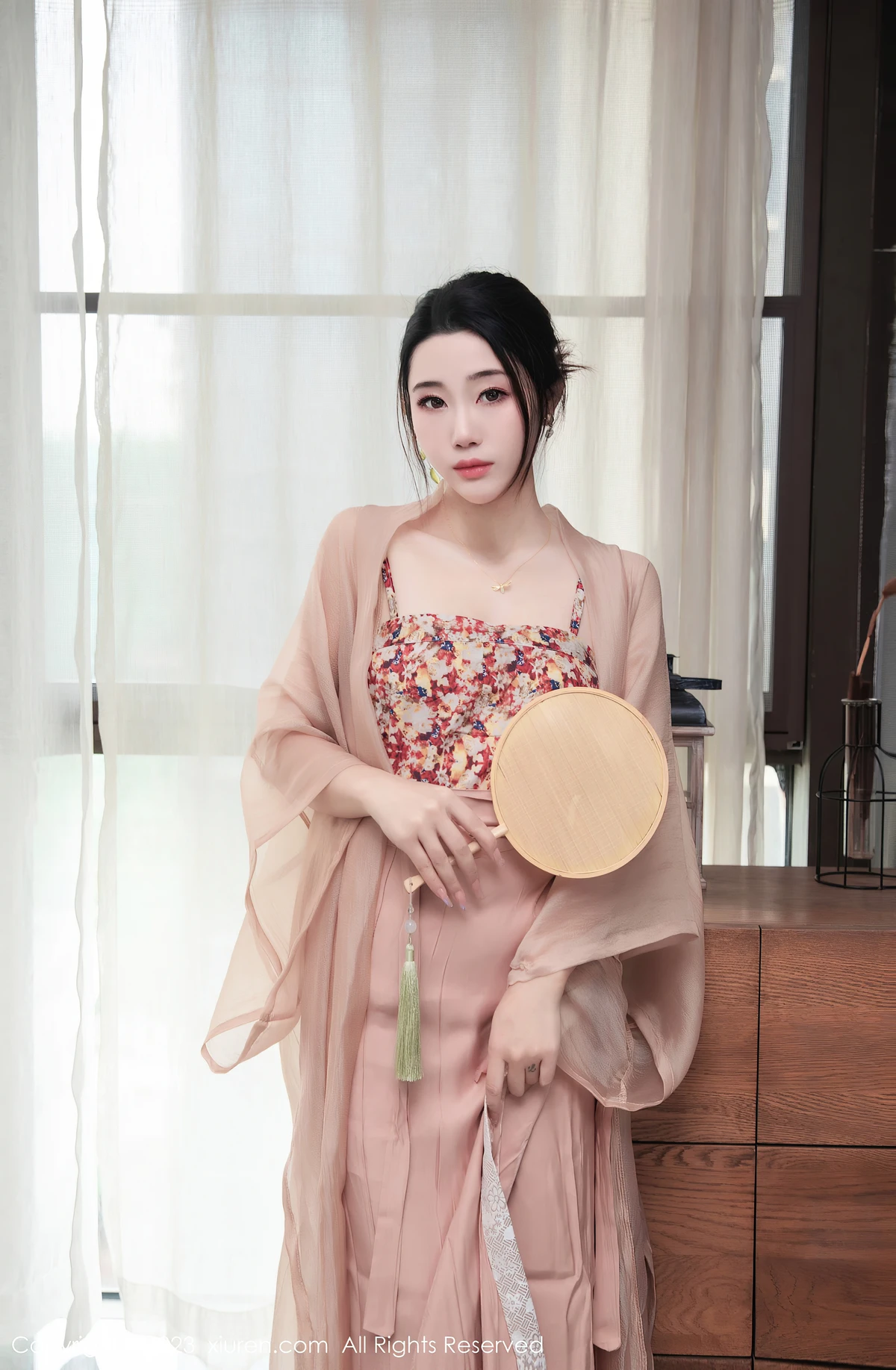 XiuRen No.6457 严利娅Yuliya：浅暖古风汉服藏娇态，104张图戳中女生美拍欲 - 3