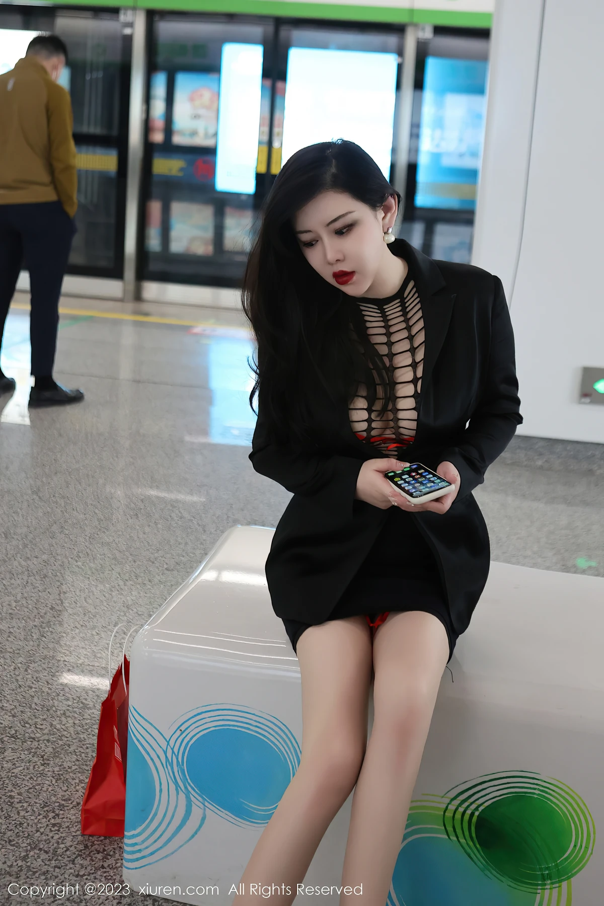 XiuRen No.6421 王婉悠Queen：黑丝OL藏红趣，丰腴曲线炸屏！ - 7
