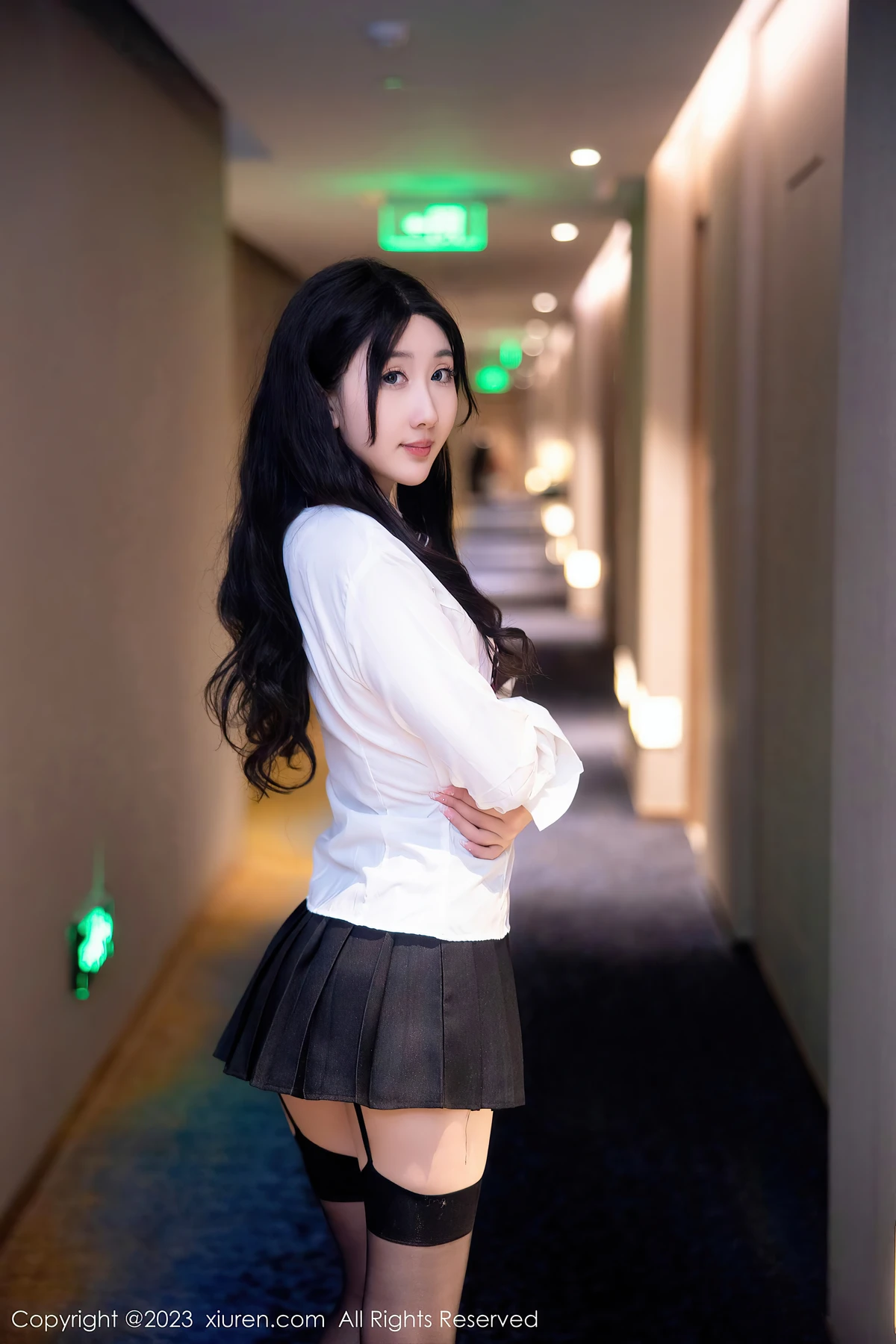 XiuRen No.6350 江真真：20岁长沙妹的白T黑丝诱惑，90P定格青春心动瞬间 - 1