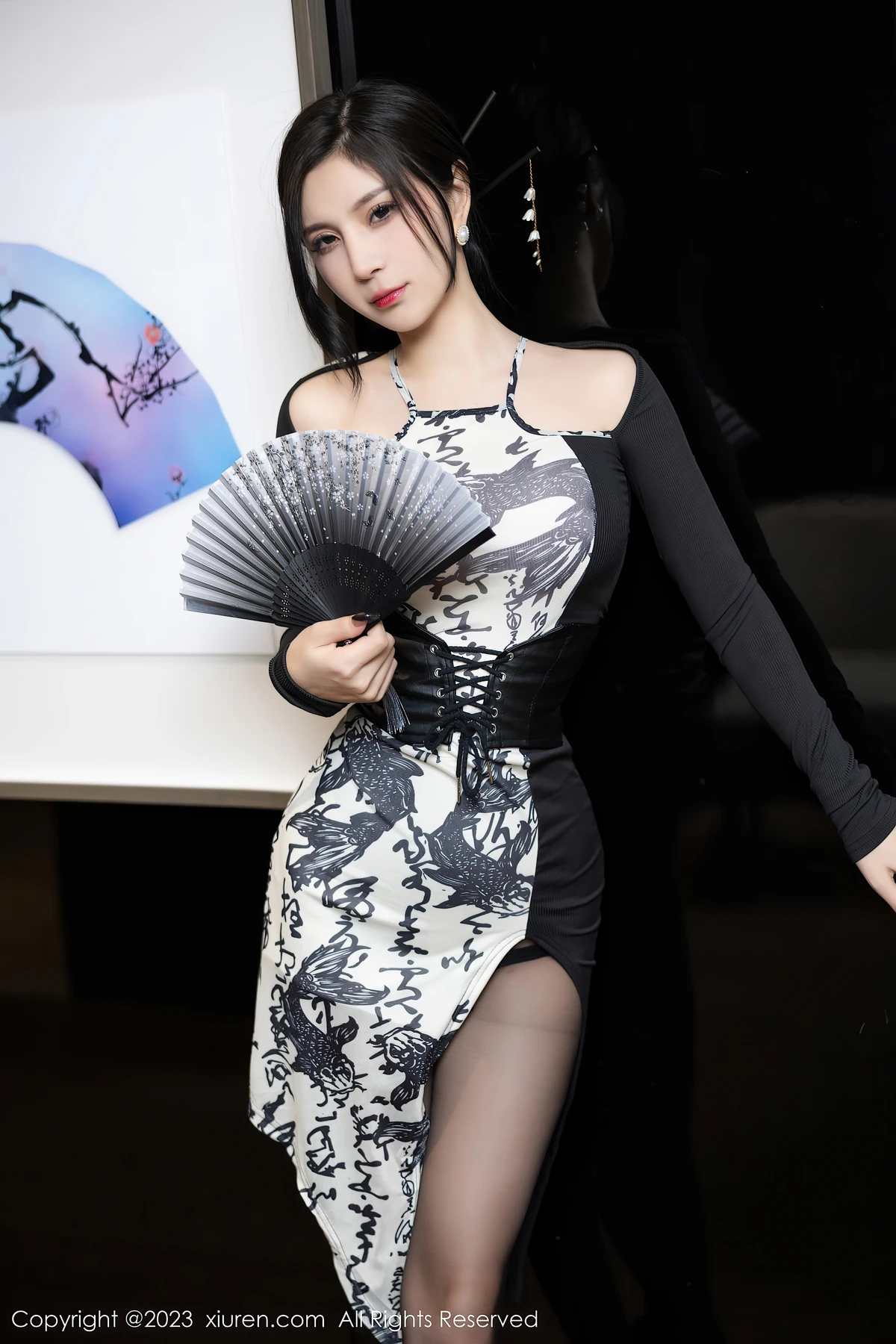 XiuRen No.6406 小蛮妖Yummy海南岛旅拍：黑丝+曲线杀！女生该存下自己的魅力时刻 - 1