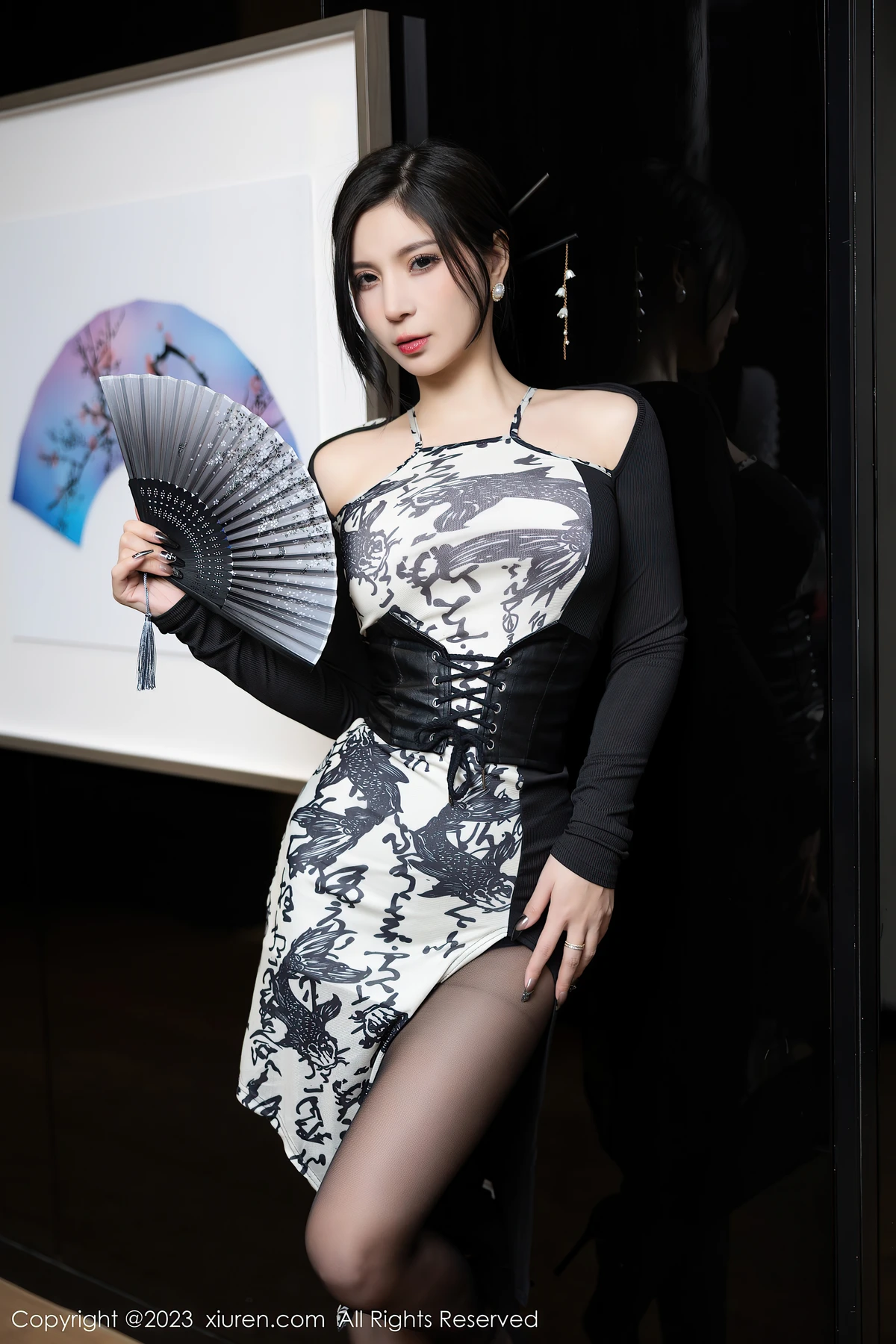 XiuRen No.6406 小蛮妖Yummy海南岛旅拍：黑丝+曲线杀！女生该存下自己的魅力时刻 - 2