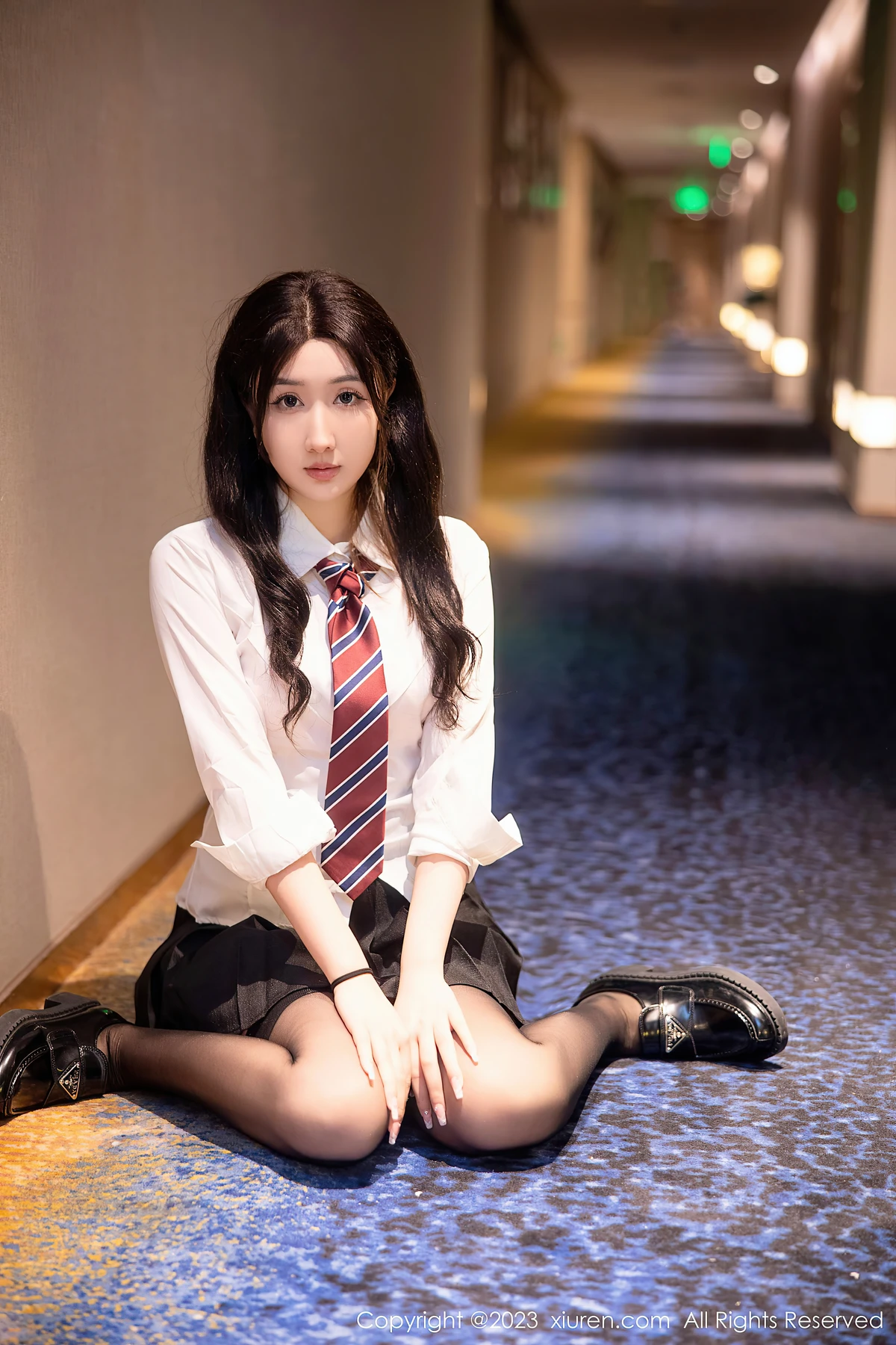 XiuRen No.6350 江真真：20岁长沙妹的白T黑丝诱惑，90P定格青春心动瞬间 - 4