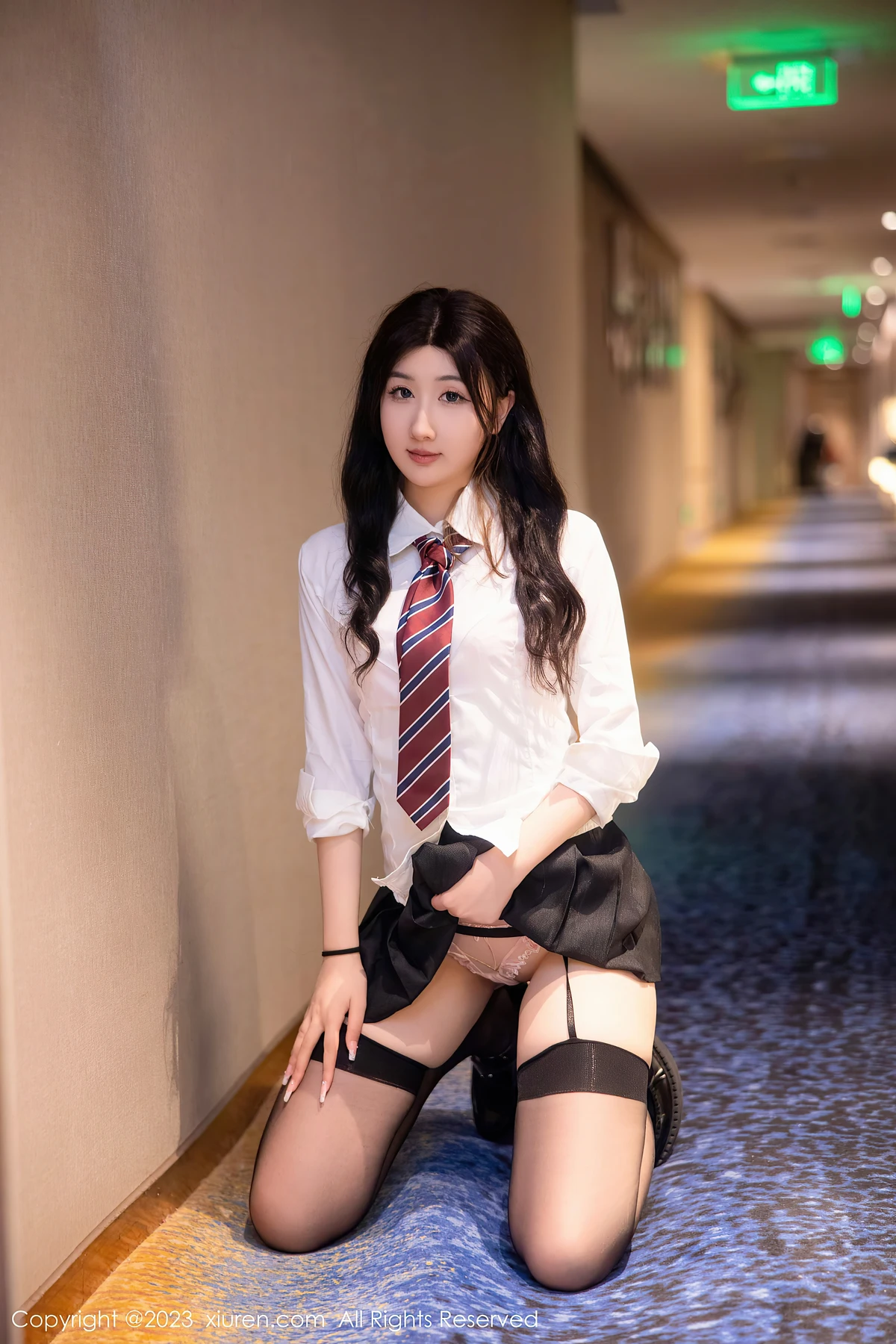 XiuRen No.6350 江真真：20岁长沙妹的白T黑丝诱惑，90P定格青春心动瞬间 - 7