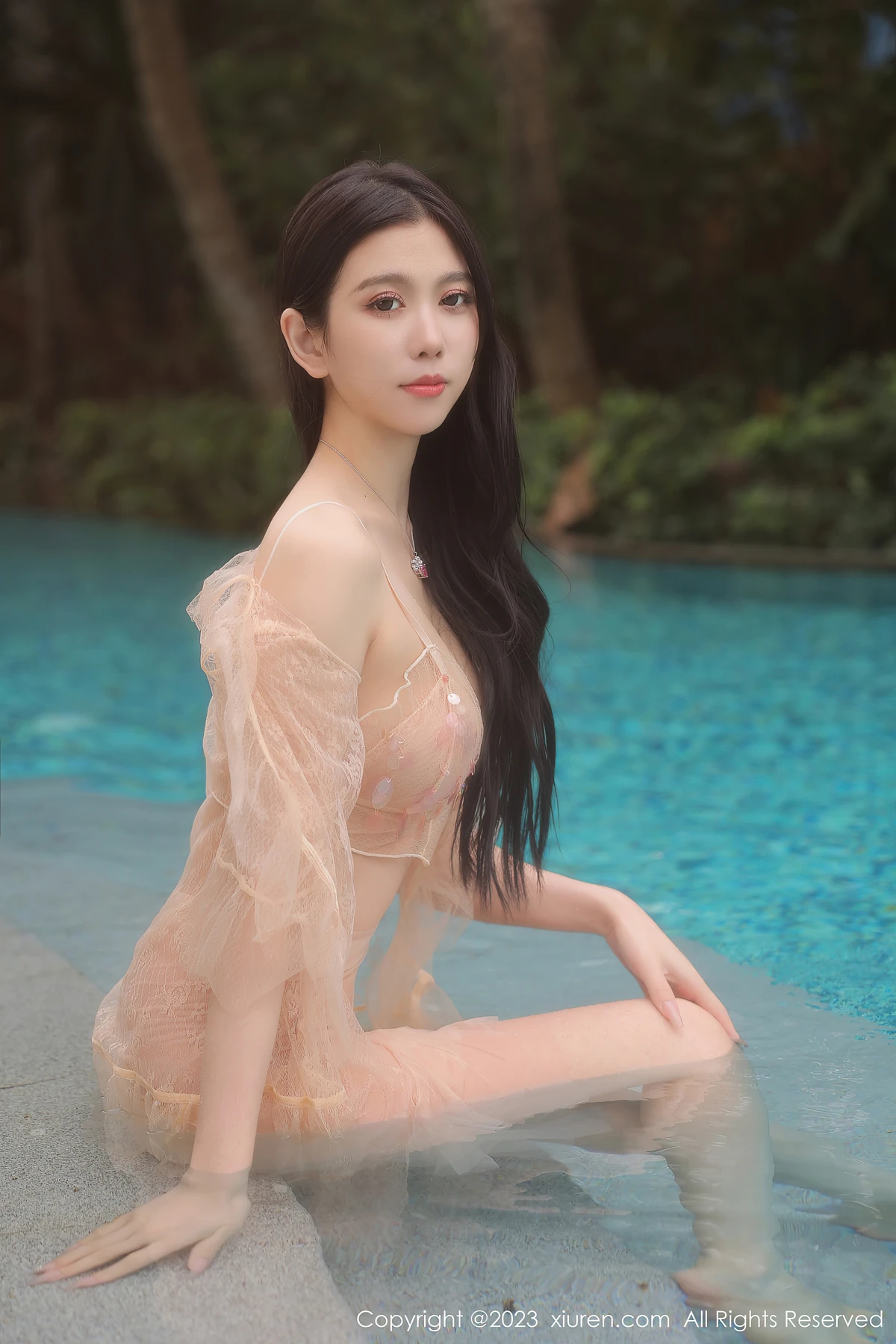 秀人网No.6370李雅柔 182cm泳池美人：薄透长裙裹不住的夏日自信，55帧心动瞬间 - 7