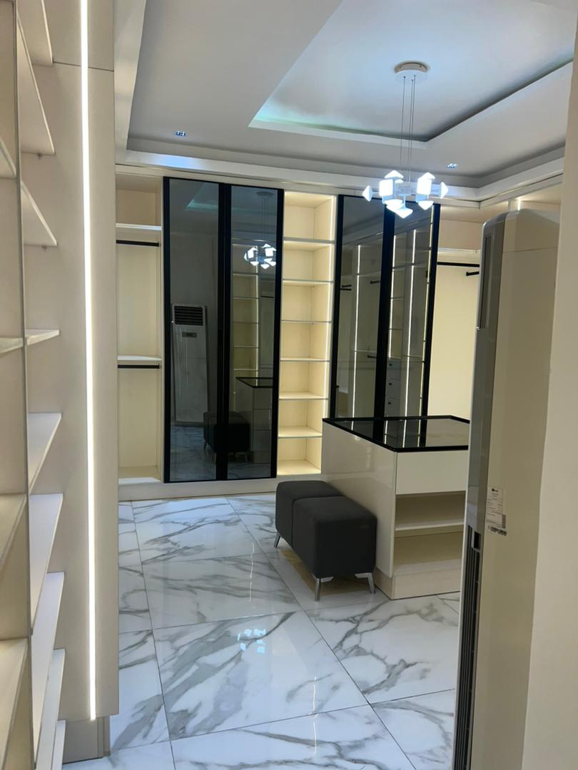 Walk-in Closet