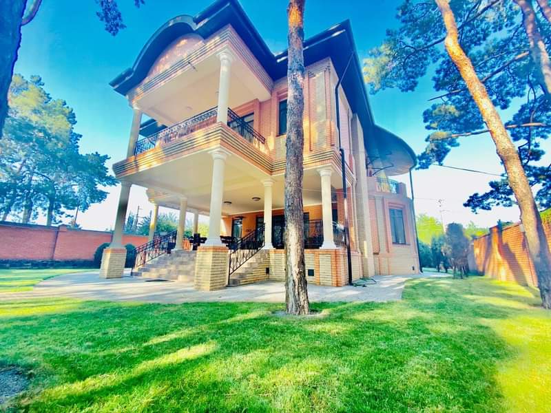 Брудний офіс