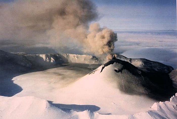 Akutan volcano