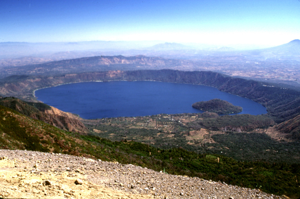 Coatepeque volcano