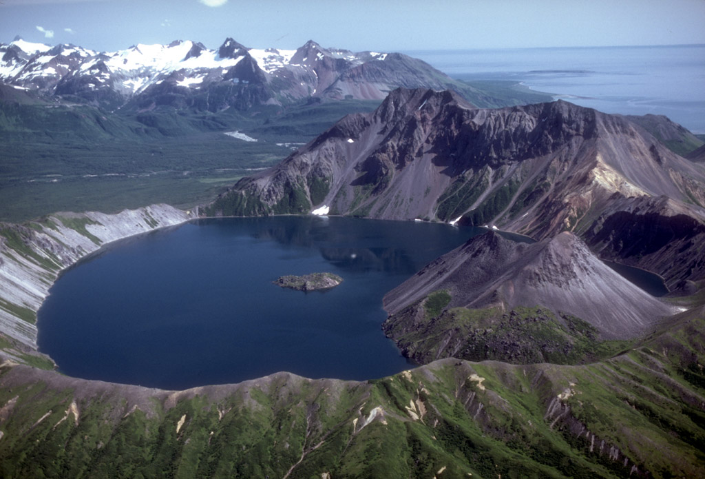 Kaguyak volcano
