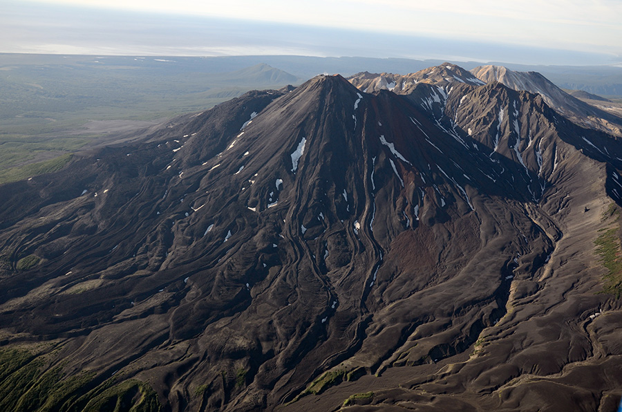 Kikhpinych volcano