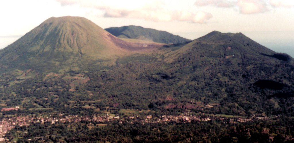 Lokon-Empung volcano