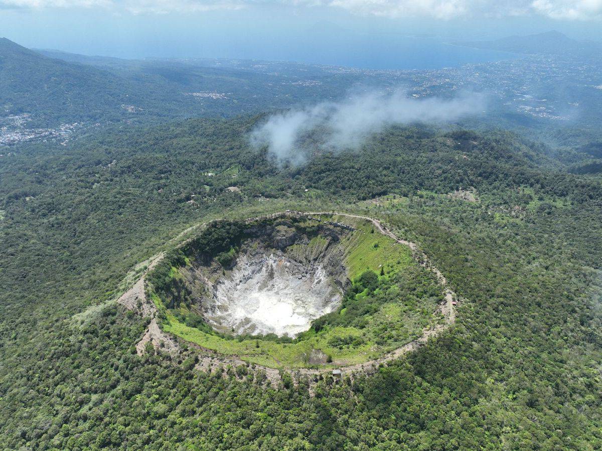 Mahawu volcano