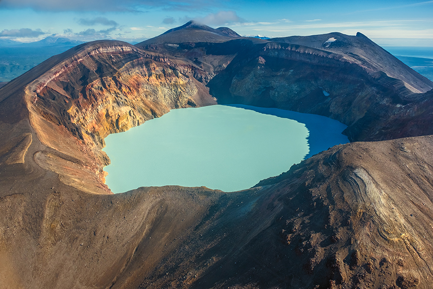 Maly Semiachik volcano