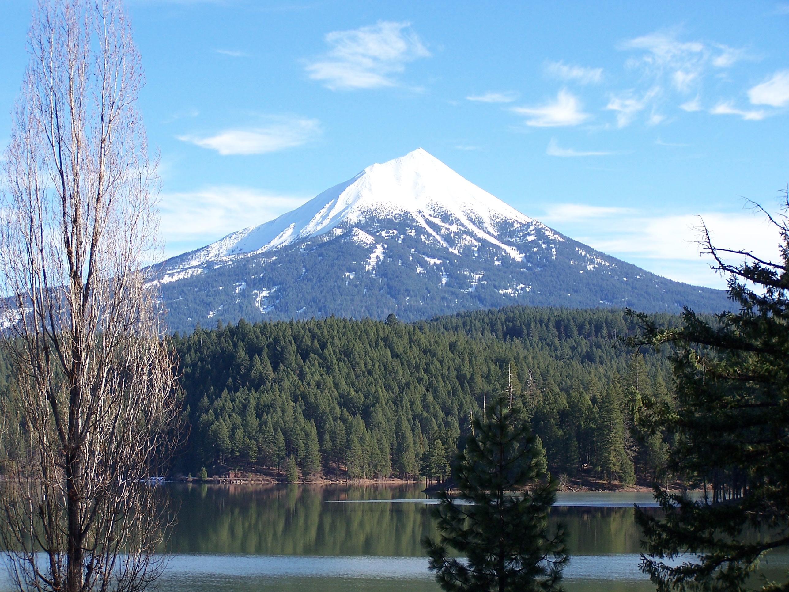 McLoughlin volcano