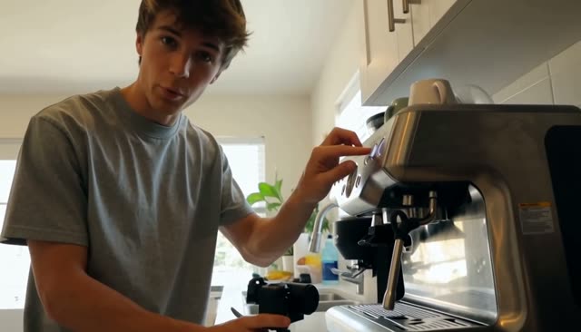 MiniMax H3 Max 768p: Mini DV Coffee ASMR Vlog