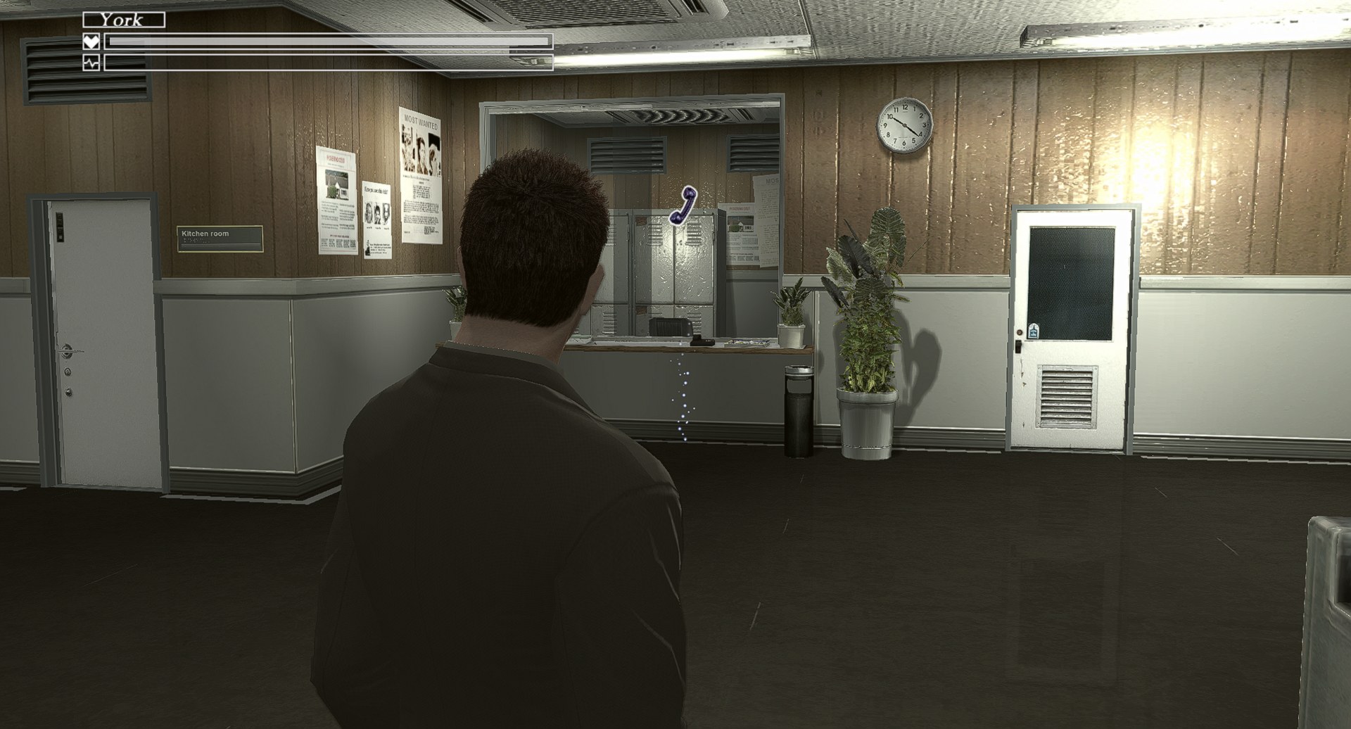 Deadly Premonition executado pelo renderer DirectX 12 nativo do DPRecomp na delegacia