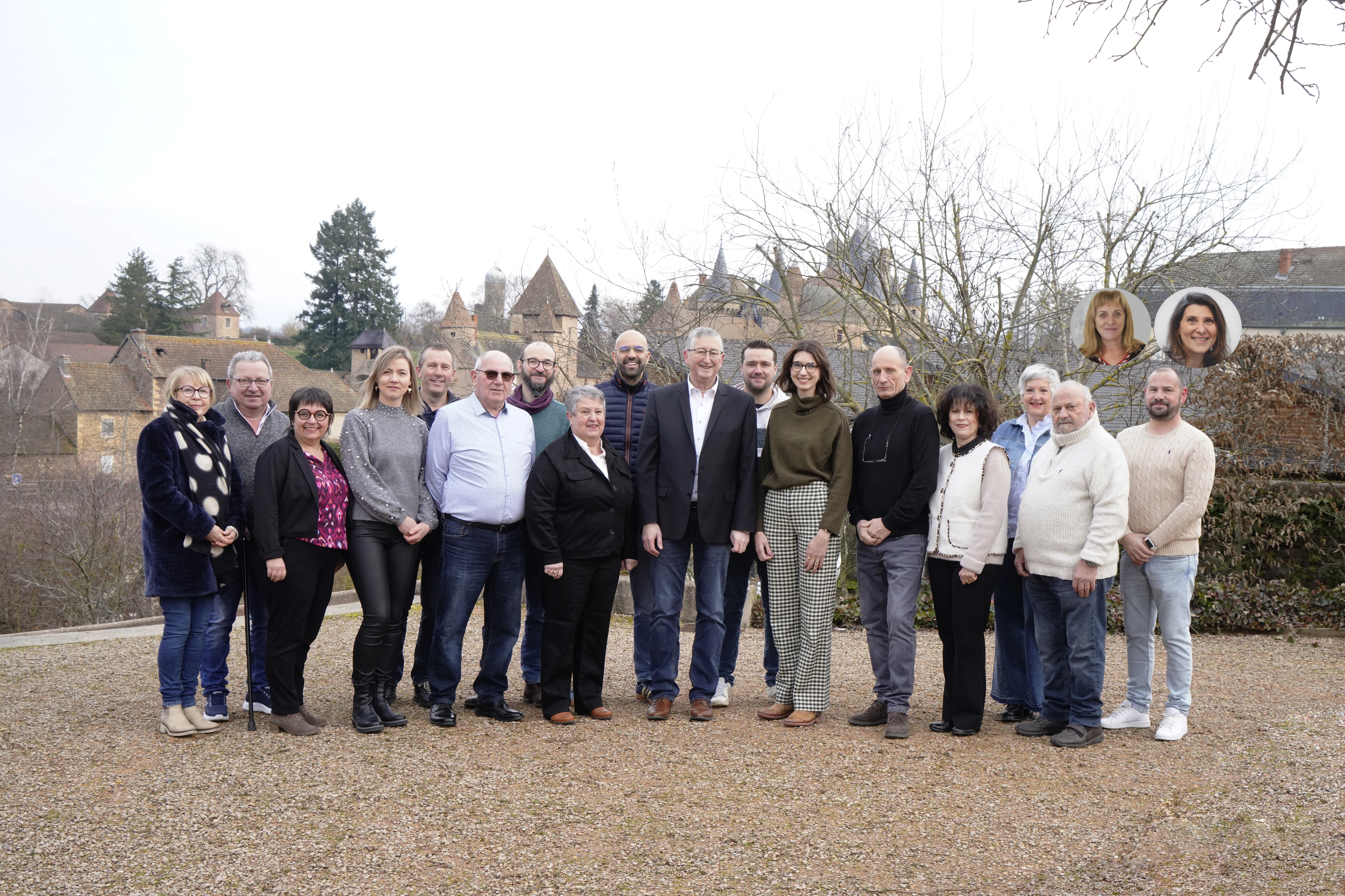 L'équipe complète Unis pour La Clayette