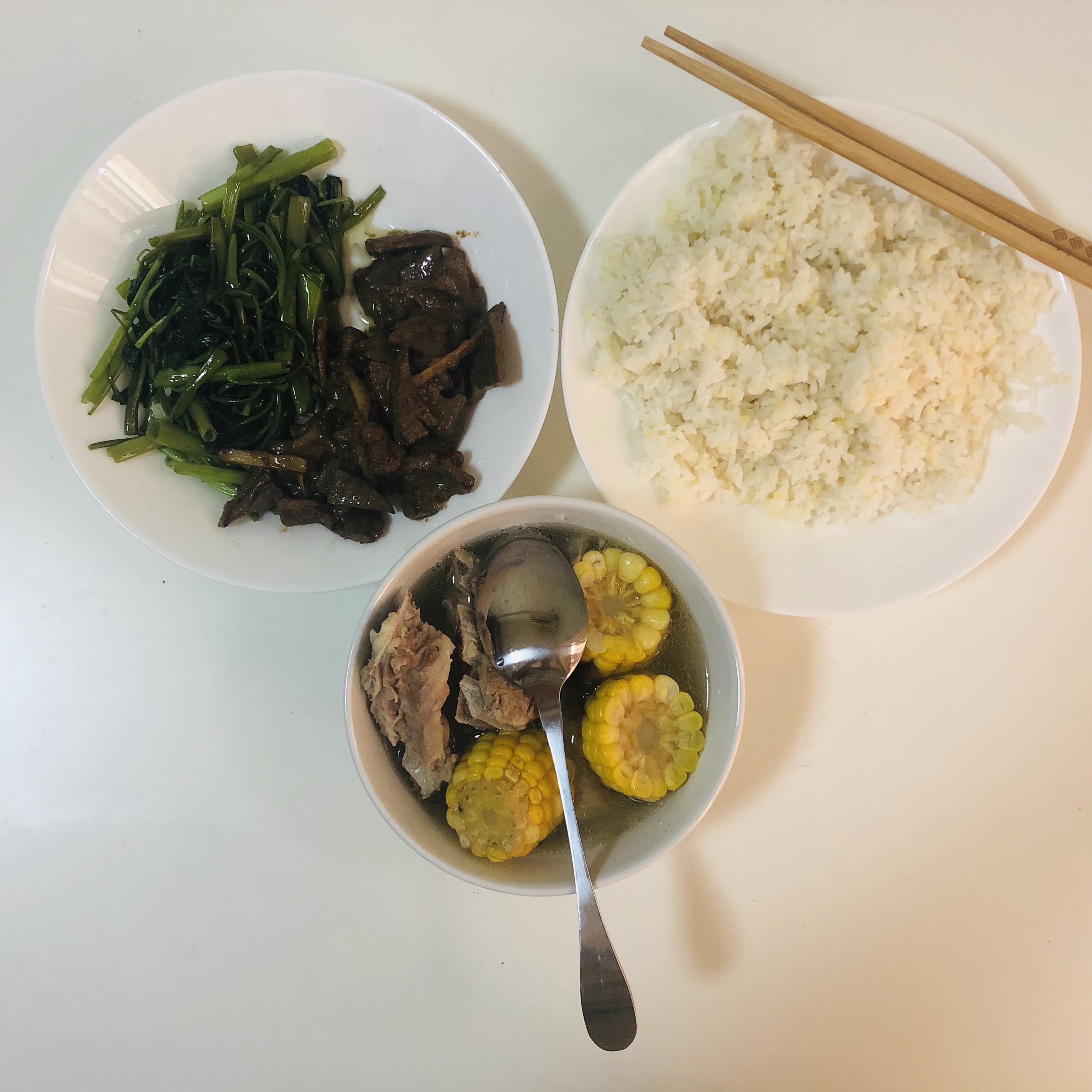 空心菜+炒猪肝+玉米排骨汤+干饭