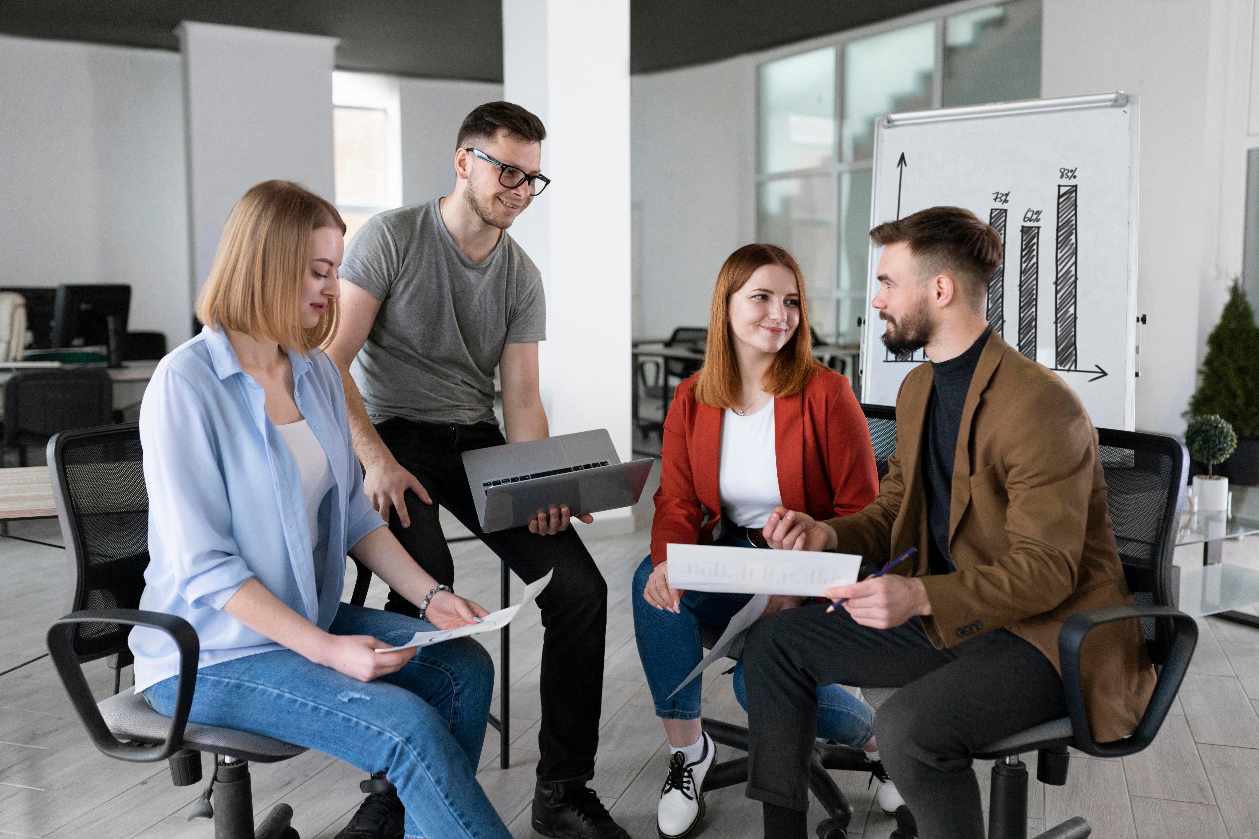 Team meeting in office