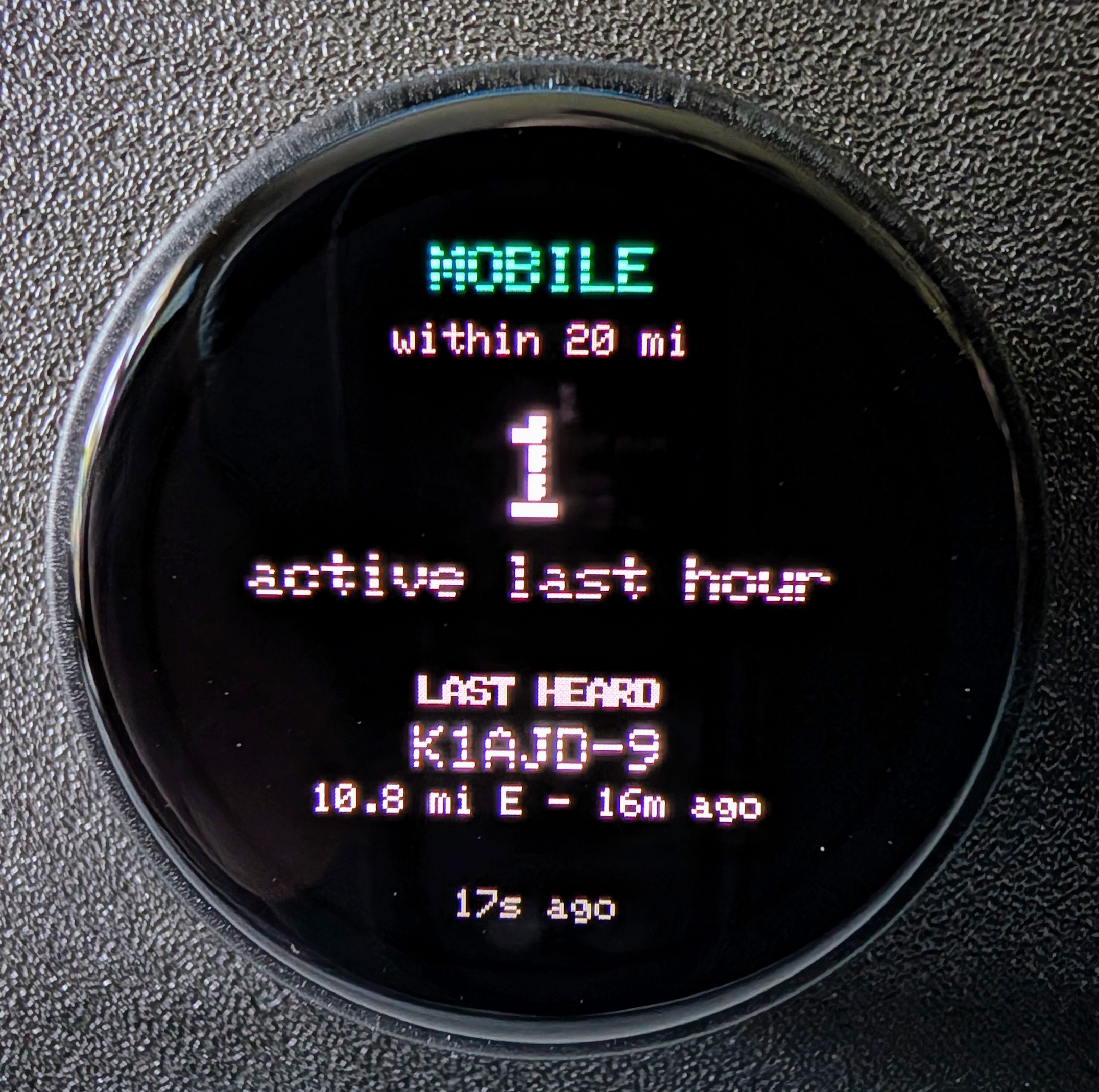 APRSMon Mobile Activity screen showing 1-hour active station count and recent mobile stations