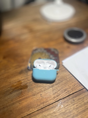 Apple AirPods Pro (2nd Generation) with MagSafe Case (Lightning)