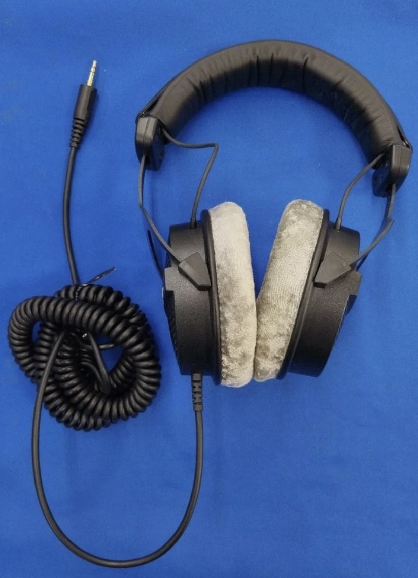 Beyerdynamic DT 990 Pro (250 Ohm) - Open-Back Studio Headphones